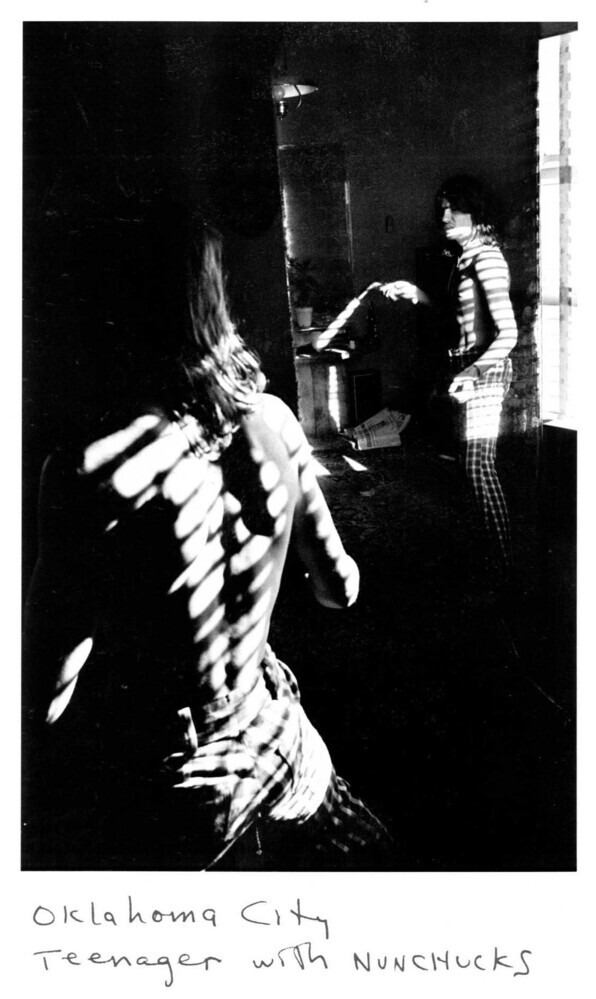 Oklahoma City teenager with nun-chucks (uit de serie: Teenage lust)